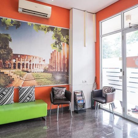 Reddoorz At Tirta Mansion Paramount Gading Cicayur Экстерьер фото