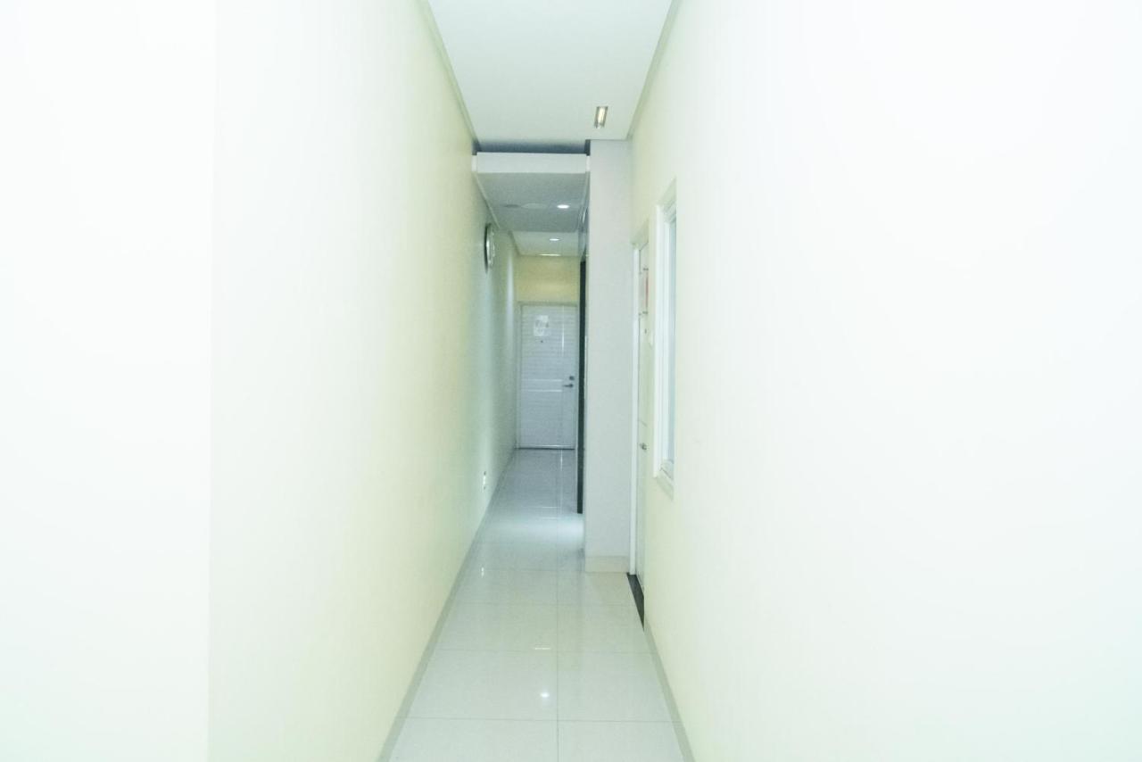 Reddoorz At Tirta Mansion Paramount Gading Cicayur Экстерьер фото